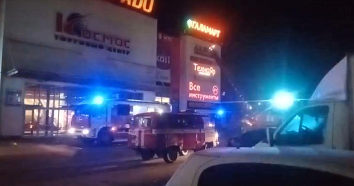 В Ярославле к ТЦ «Космос» выехали пожарные на ночной вызов