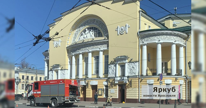 К Волковскому театру приехали пожарные: что происходит