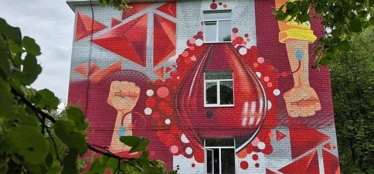 В Ярославле детскую больницу украсили рисунками со сказочными героями_324458