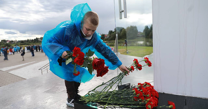 Весь хоккейный мир помнит: в Ярославле проходят мероприятия Дня памяти «Локомотива»_250995