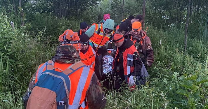В Ярославской области волонтеры отыскали в лесу заблудившегося пенсионера_244253