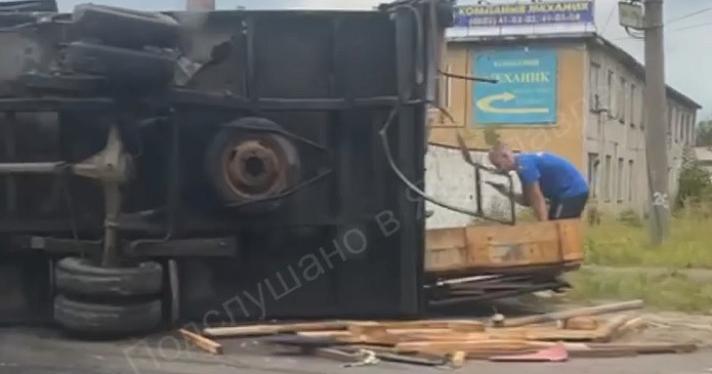 В массовом ДТП в Ярославле пострадали два человека