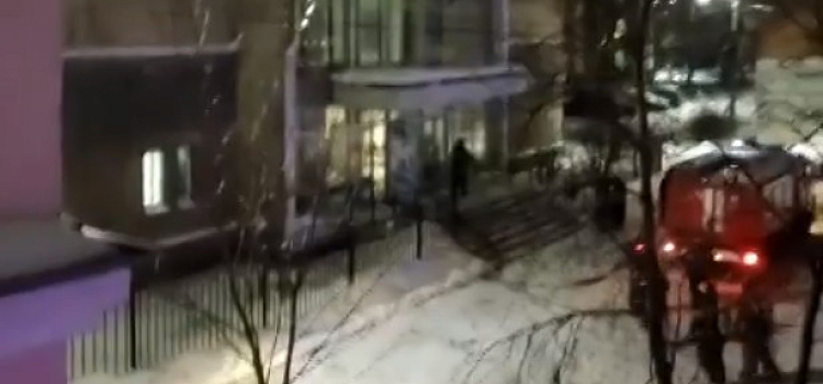 В Ярославле к зданию госархива стянулись пожарные и реанимация