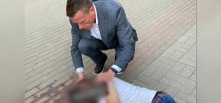 Глава департамента здравоохранения оказал первую помощь ярославцу на улице