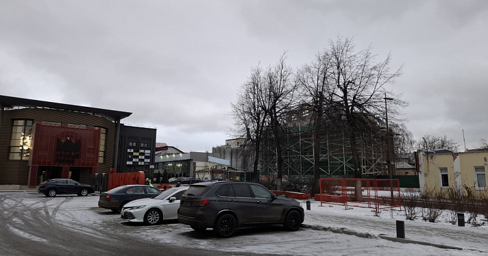 В центре Ярославля у ТЦ планируют организовать новое парковочное пространство