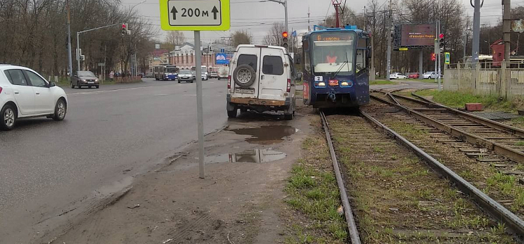 В Ярославле встали трамваи. Кадры_180010