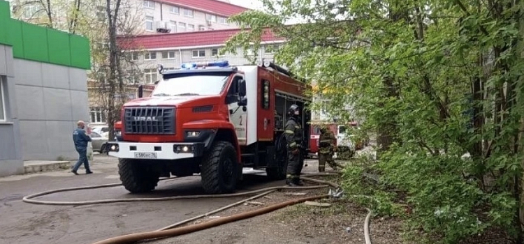 В Ярославле за пару часов вспыхнули два заброшенных дома_315851