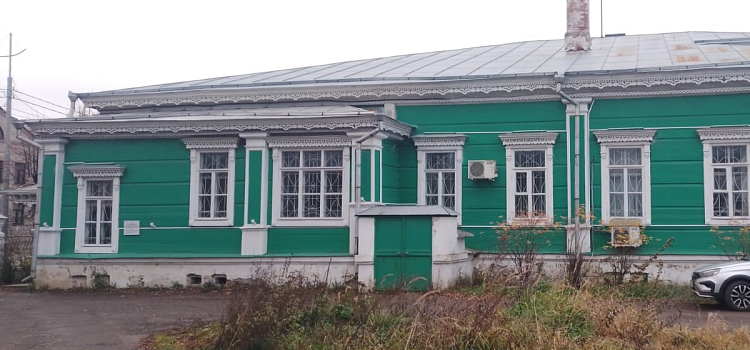 В Переславле выставили на аукцион здание бывшей женской гимназии XIX века_312797