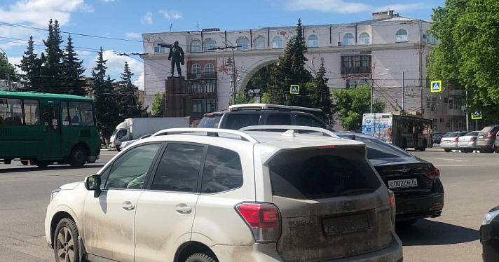 Центр Ярославля сковали пробки: где не проехать