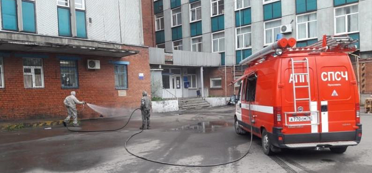 Ярославские спасатели продезинфицировали Главпочтамт и Автобазу