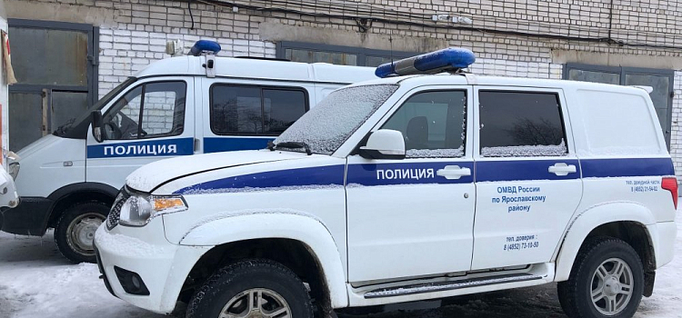 Проблемы в школе: в Ярославле полицейские спасли подростка на крыше