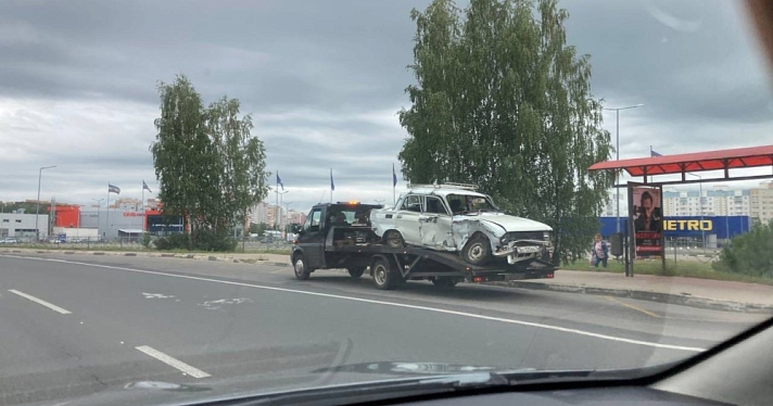 В Ярославле на проспекте Фрунзе в столкновении двух автомобилей пострадал водитель