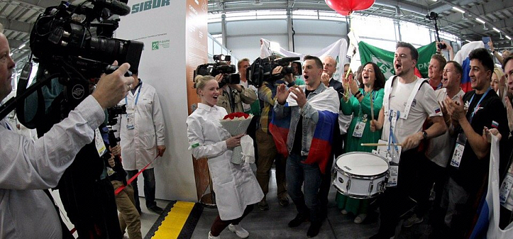 «Мы оценивали свои шансы достаточно объективно — знали, что можем претендовать на медаль». Золотая чемпионка «WorldSkills Kazan 2019» — про учебу в ЯГТУ и реформу образования