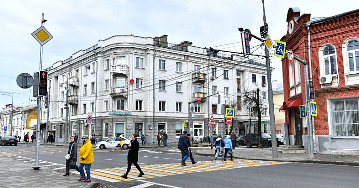 На улице Первомайской в Ярославле оборудуют проекционные пешеходные переходы_222202