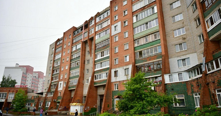 В Ярославле развалился фасад многоэтажки