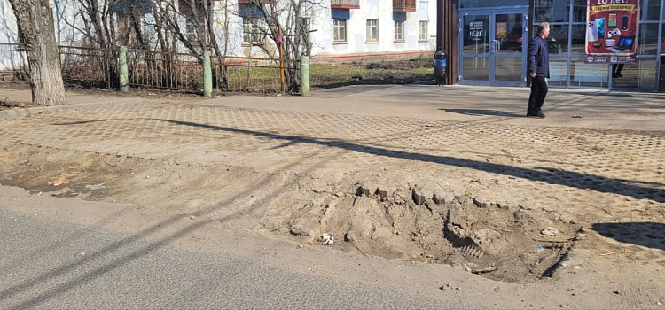 Изготовил плохой асфальт на своем же заводе: в Ярославле подрядчик некачественно отремонтировал дорогу по нацпроекту_241584