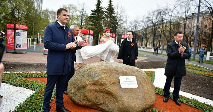 Дмитрий Миронов и Владимир Волков заложили камень на месте будущей стелы