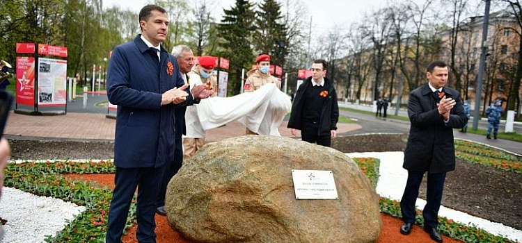 Дмитрий Миронов и Владимир Волков заложили камень на месте будущей стелы