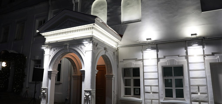 Дом актёра в Ярославле украсило архитектурное освещение_261222