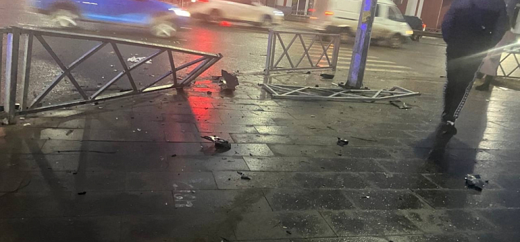 Отбросило на тротуар: два человека пострадали в ДТП в центре Ярославля