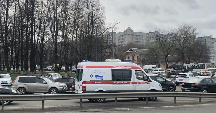 Пациенты не могли вызвать врача: сотрудника «скорой помощи» из Ярославля атаковали коллекторы