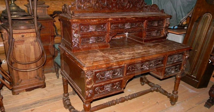 В Ярославле продается антикварный стол 19 века