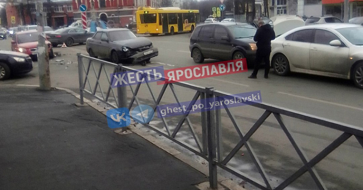 В Сети появилось видео нескольких ДТП в Ярославле