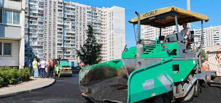 В Ярославле готовят к сдаче после благоустройства первый двор_277382