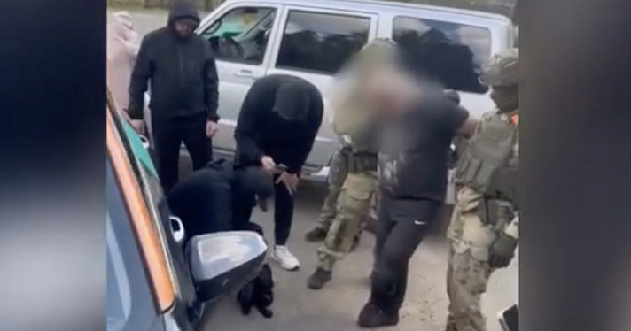 В Ярославской области мужчина вымогал у ветерана СВО 300 тысяч рублей, угрожая его семье