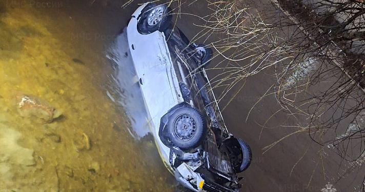 В Рыбинске при падении машины в реку погибла женщина