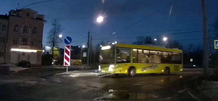 В Ярославле оштрафуют водителя автобуса, устроившего «лихой заезд» на спуске с путепровода