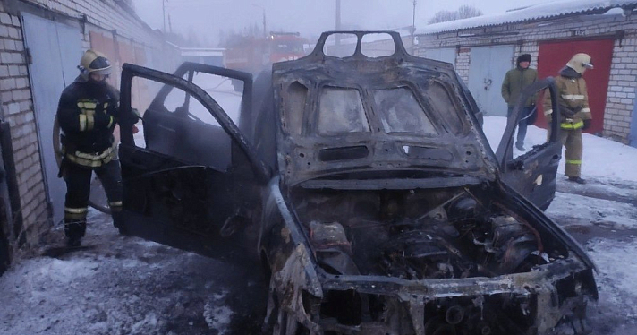 В Ярославле в автомобиле сгорел мужчина