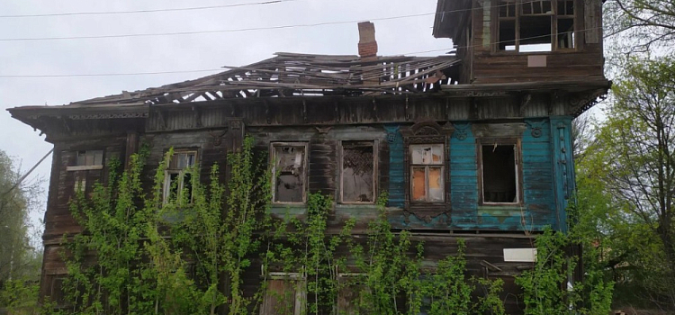 «Здание надо сносить»: в Ярославле собственник разрушающегося «Дома со штурвалом» не спешит начинать ремонт