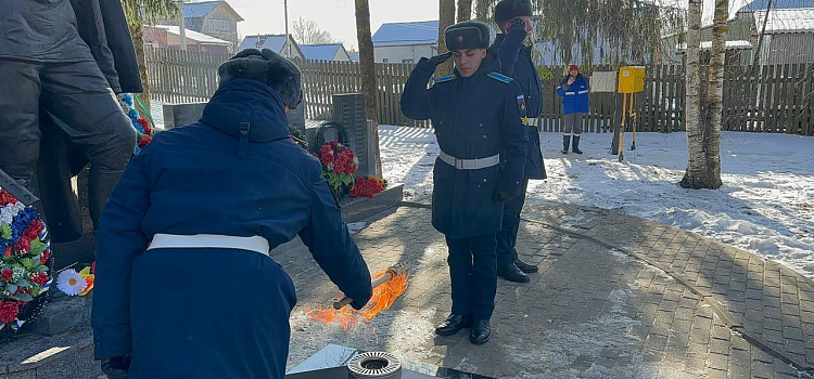 В посёлке Пречистое Ярославской области впервые зажгли Вечный Огонь_292579