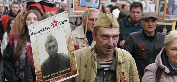 «Бессмертный полк» в Ярославле собрал около десяти тысяч участников_296452