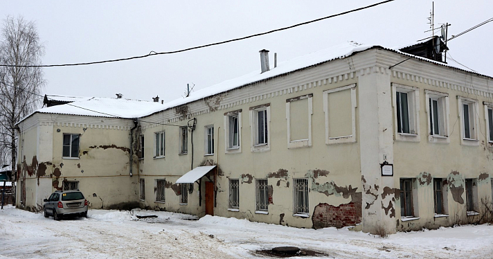 Дом в Угличе рушится на глазах: ярославцы просят губернатора о помощи_170268