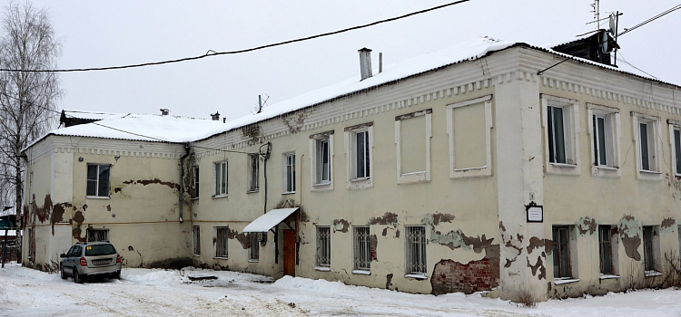 Дом в Угличе рушится на глазах: ярославцы просят губернатора о помощи_170268