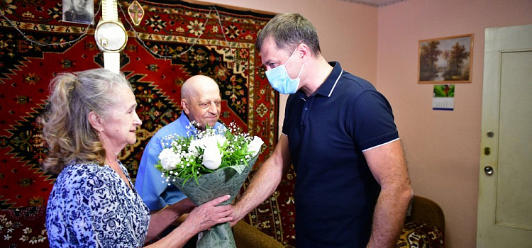 Мэр Ярославля приехал в гости к семье Пономаревых