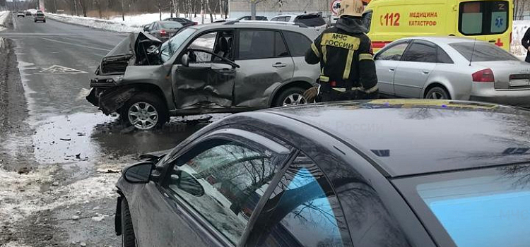 В Ярославле в ДТП на проспекте Фрунзе пострадали два человека