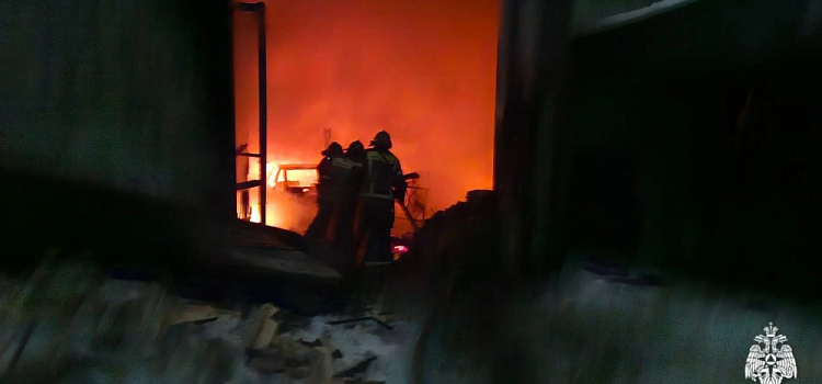 В Ярославле ночью сгорел автосервис на 400 квадратных метров