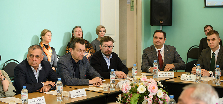 В Ярославле обсудили вклад братских народов в победу СССР в Великой Отечественной войне_293869