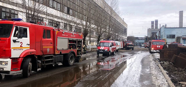 В Ярославле на моторном заводе произошел пожар_235840
