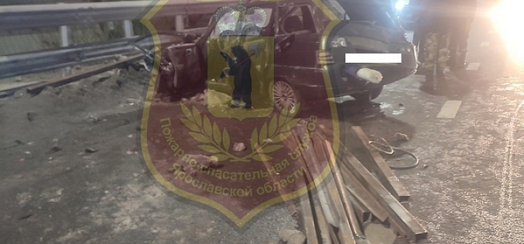 На окружной дороге в Ярославле в ДТП серьёзно пострадал водитель_267436
