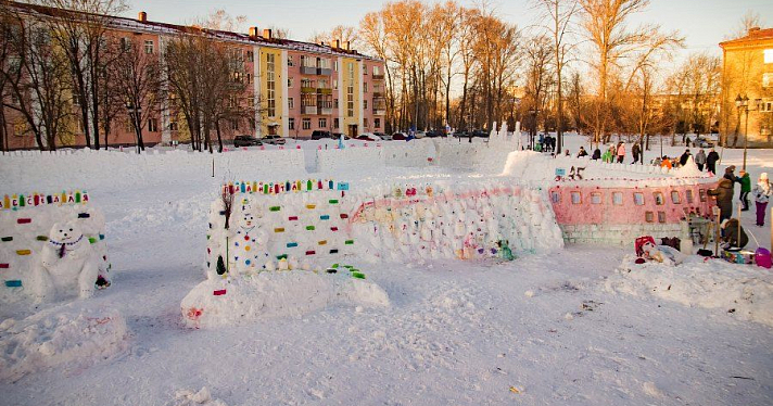 В Рыбинске построили самую большую снежную крепость в России _97754