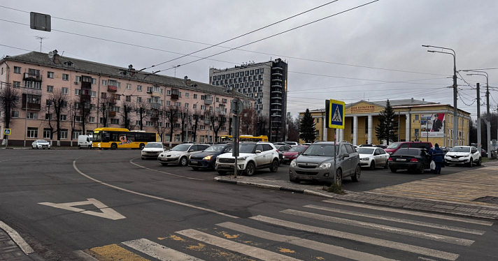 Начались работы по обустройству платной парковки у вокзала Ярославль Главный