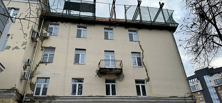 Разрешение на реконструкцию крыши у здания клиники в Ярославле отменено