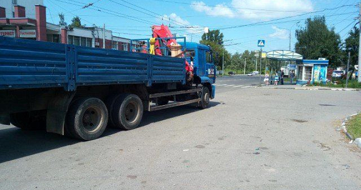 На проспекте Ленина в Ярославле стартовал демонтаж торгового ларька _73535