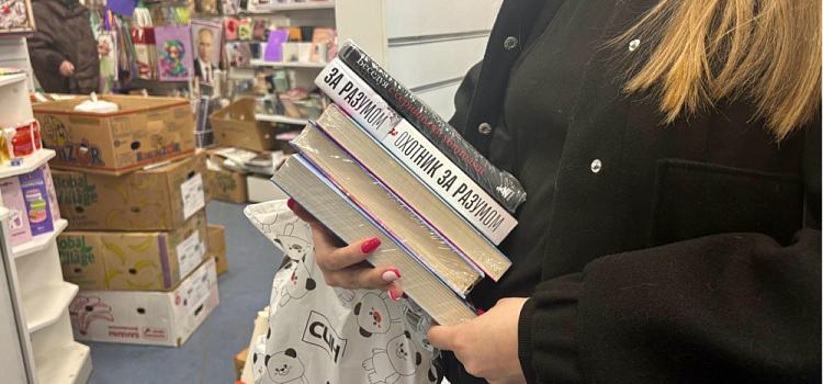 Читай, Ярославль: жители города выстроились в очереди в закрывающемся книжном магазине