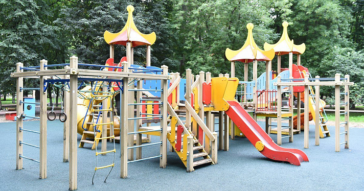 Мэрия Ярославля подтвердила намерение убирать детские площадки из дворов, где жители не готовы заплатить за их содержание_158371