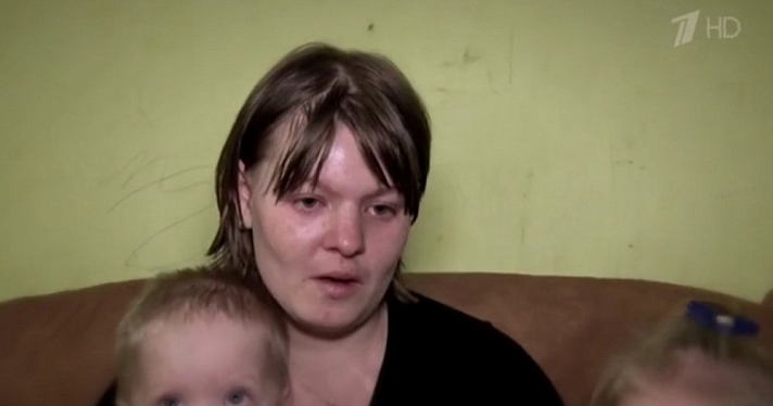 Совратил в 13 лет: органы опеки могут забрать детей у многодетной матери из Переславля